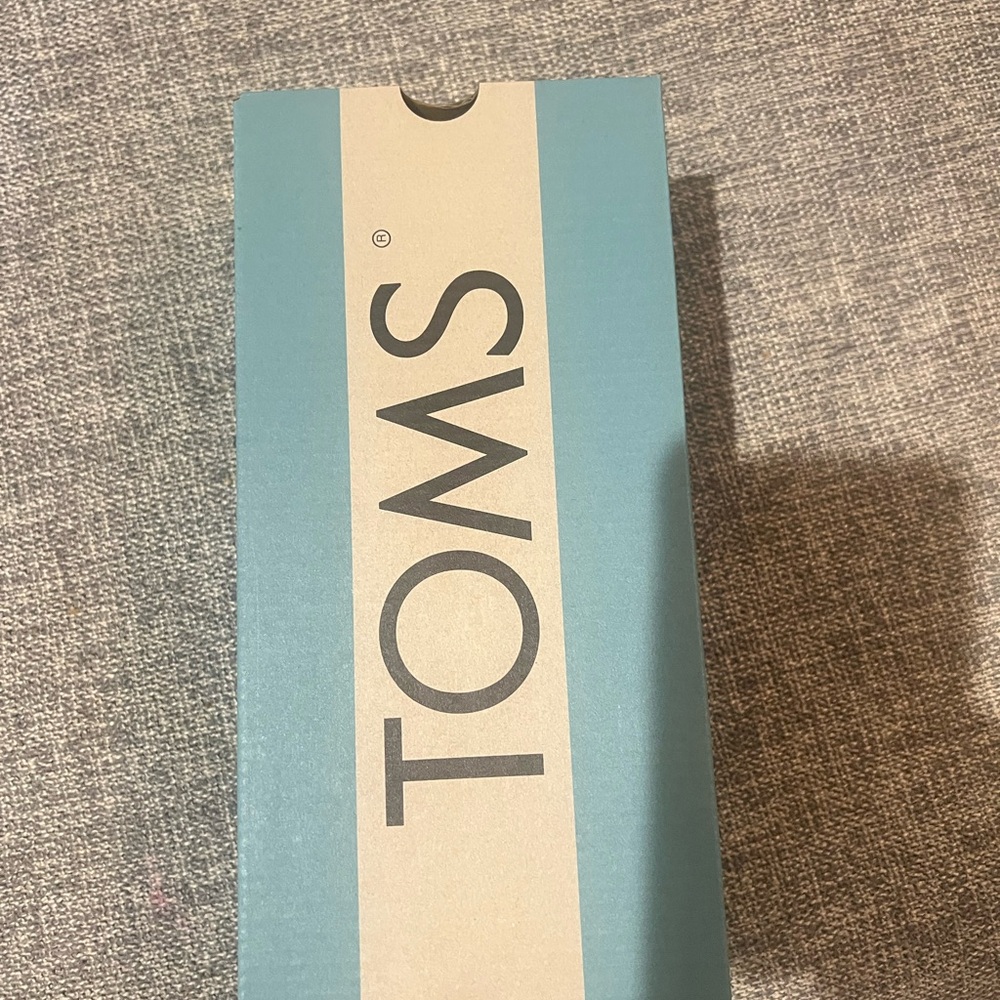 NWT Smoke Grey Toms  Flats with Cream Faux Shearling Lining - Picture 4 of 5